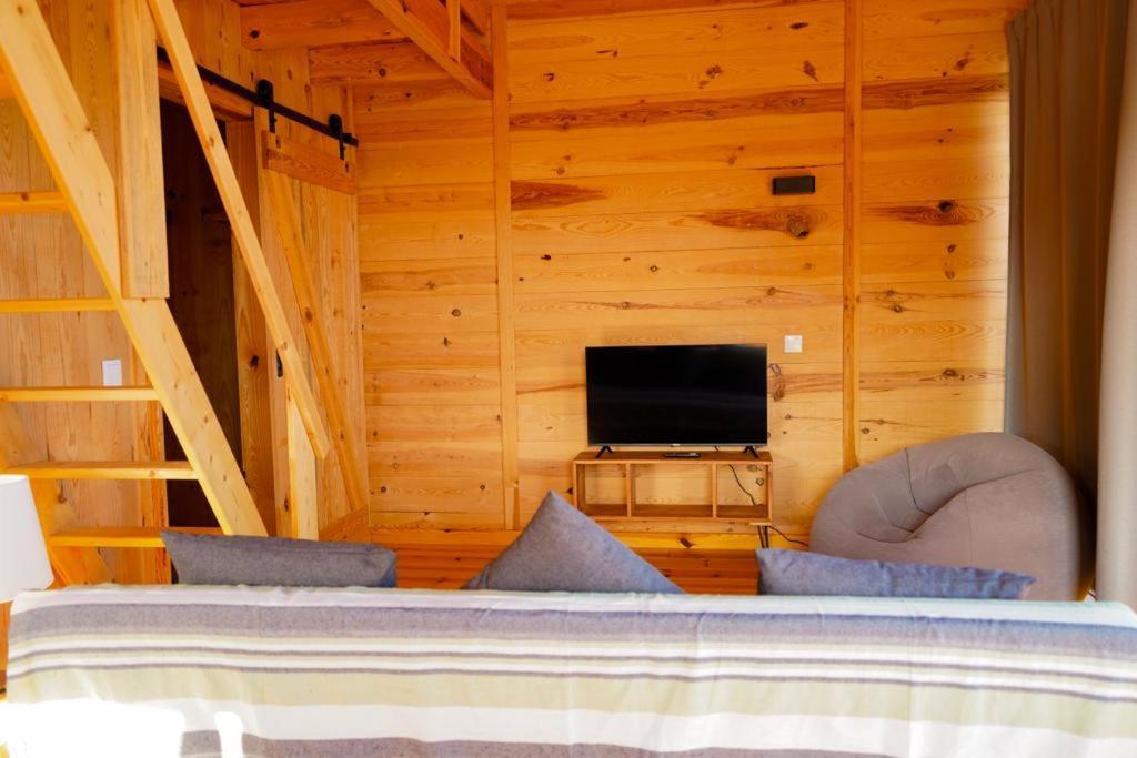 Chalet Blue - De Madeira *